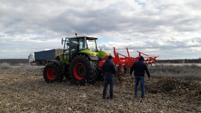 Детальніше про статтю Трактор CLAAS AXION 850 в роботі на глибокому рихленні