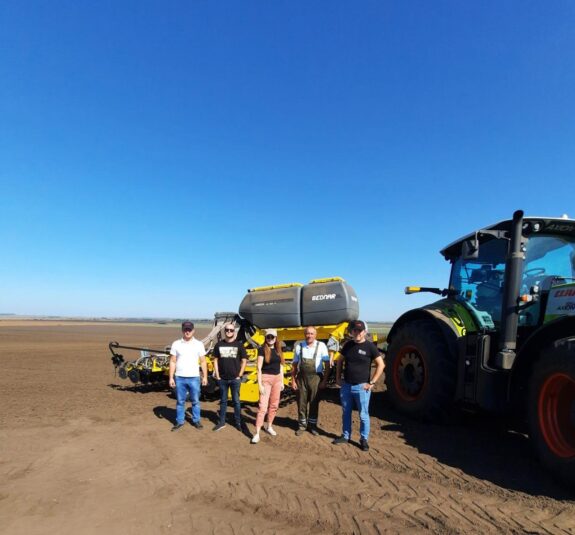 Детальніше про статтю Посів пшениці сівалкою BEDNAR OMEGA OO 6000 FL