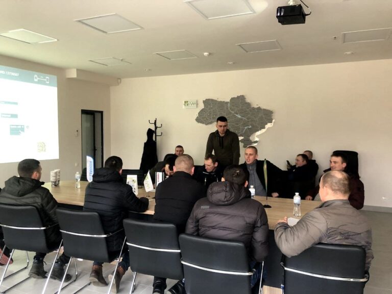 Детальніше про статтю Другий день навчань для операторів по зернозбиральних комбайнах CLAAS LEXION 8700-6800