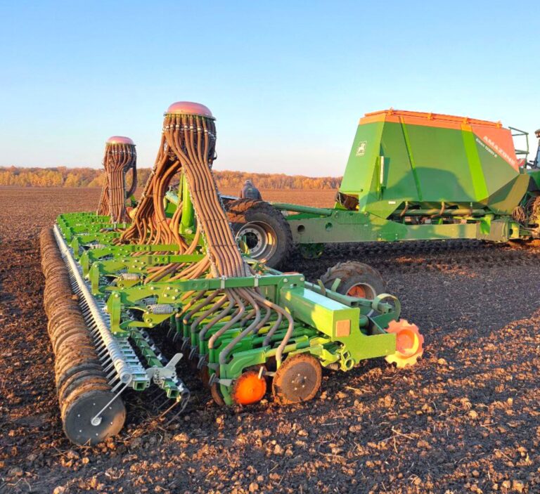 Детальніше про статтю Демопоказ сівалки AMAZONE Citan 12001-C в господарстві на Волині