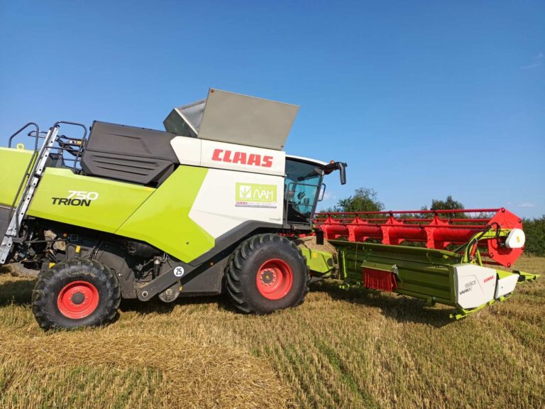 Детальніше про статтю Демо-тур зернозбирального комбайна CLAAS TRION 750 на Закарпатті