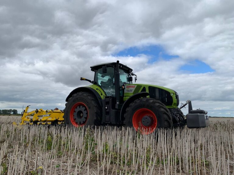 Детальніше про статтю Запуск AXION 950 та BEDNAR TERRALAND 4000 на Львівщині